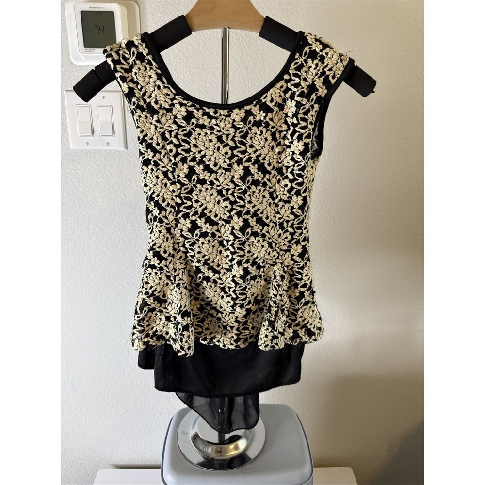 Julie's Closet Women's Short Sleeveless Floral Top Black/Cream Size Medium